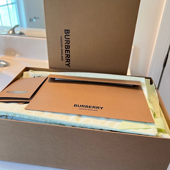 Mens Burberry slides size 45 - Picture 3 of 8